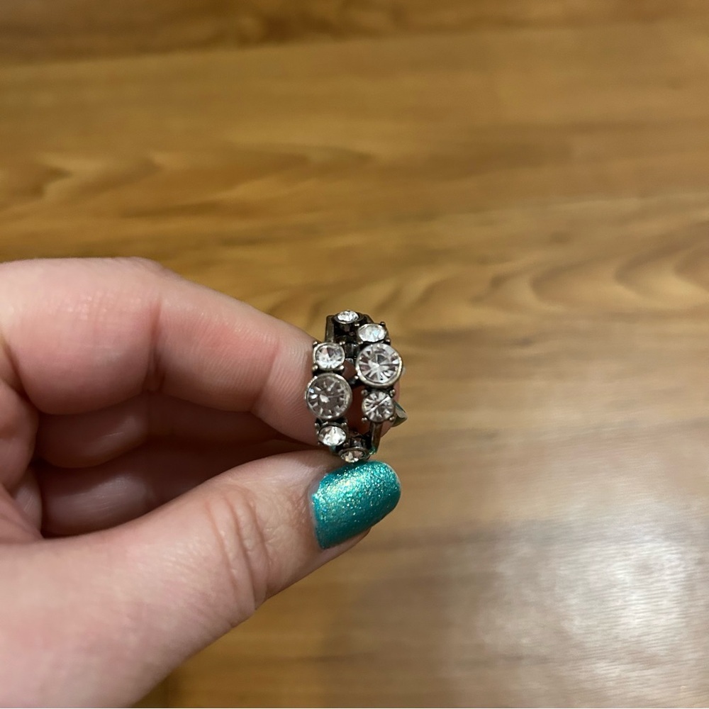 Dazzling Silver Rhinestone Elastic Back Ring - Picture 2 of 3